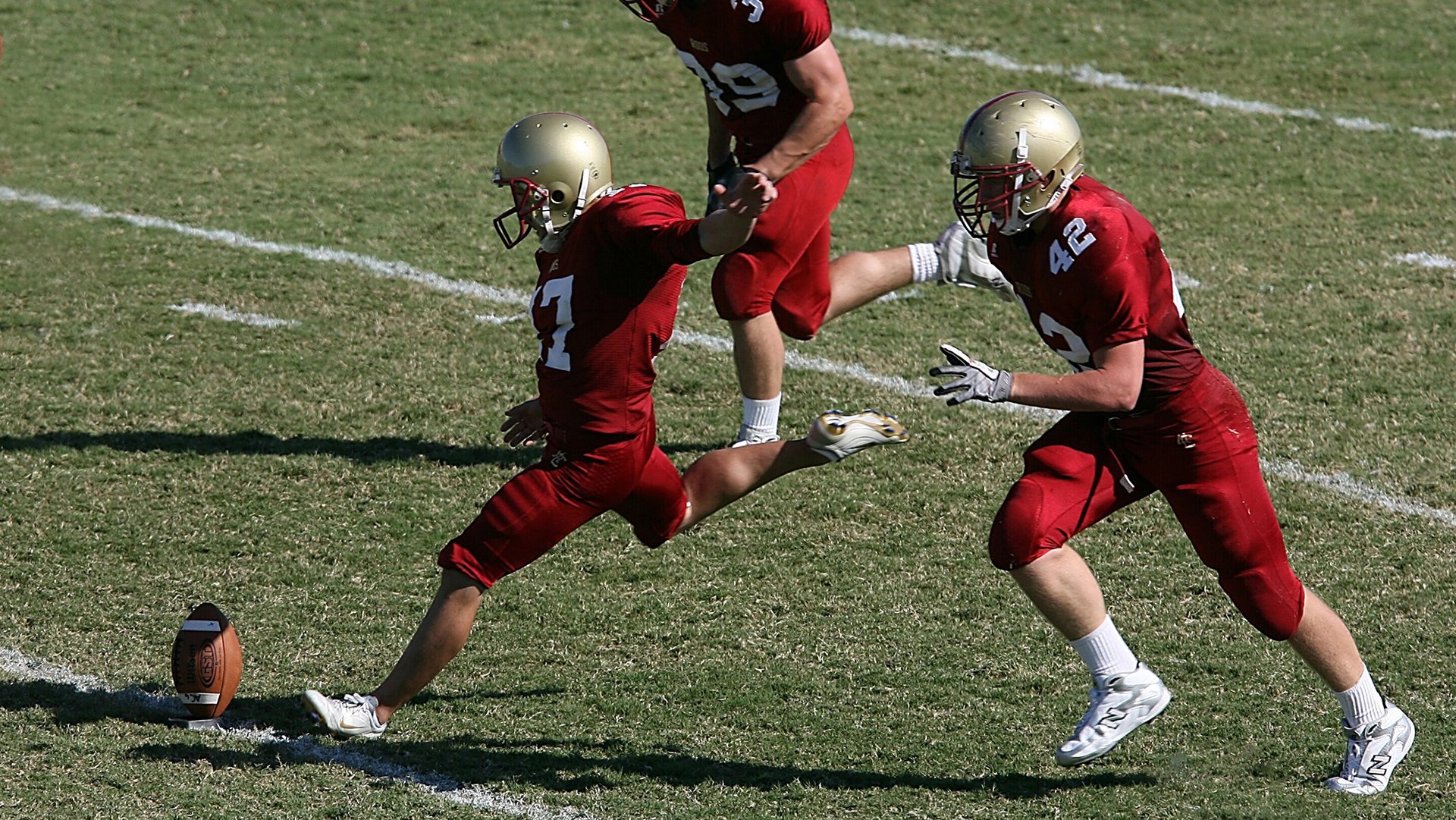 _夜幕城市骑行：灯火中的速度狂欢_，骑行夜景