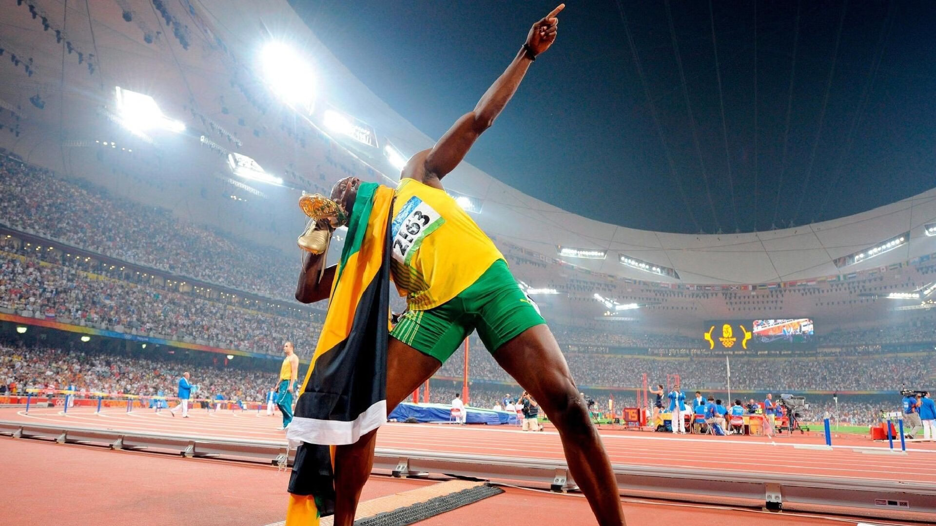 _夜幕城市骑行：灯火中的速度狂欢_，骑行夜景