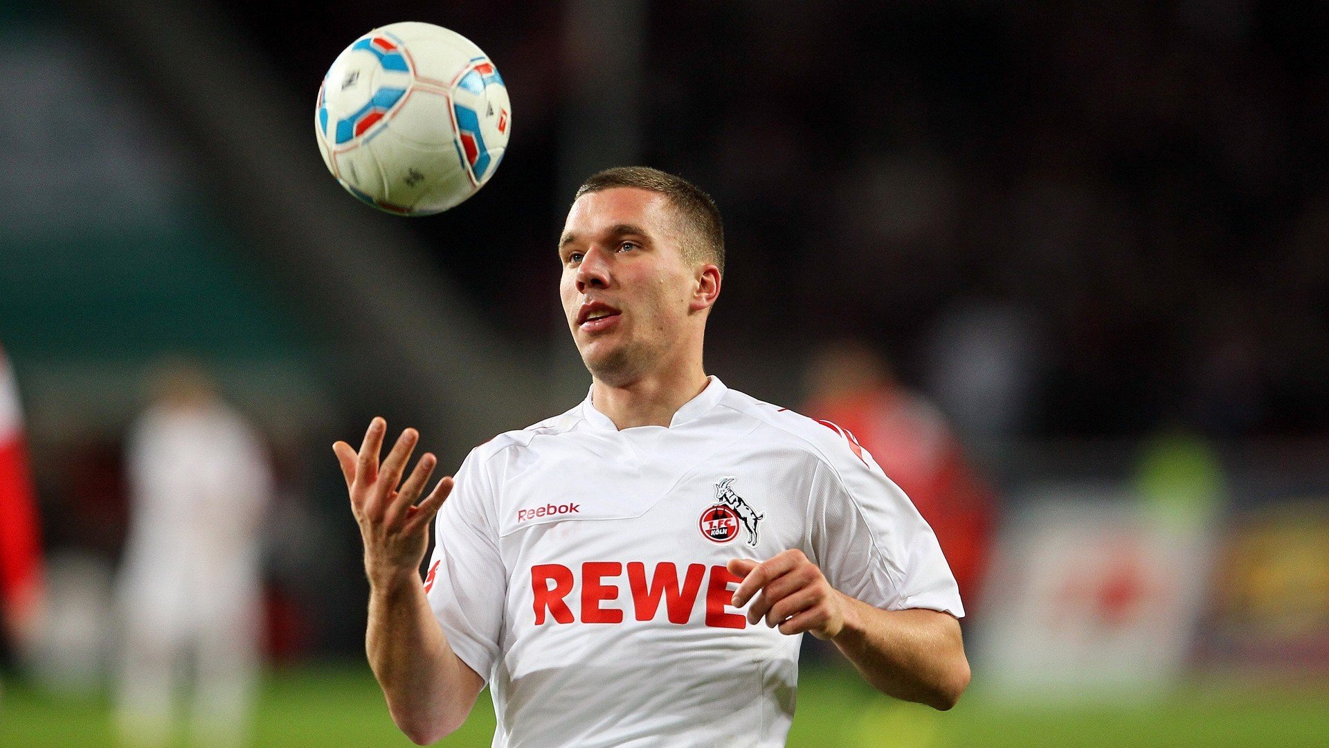 国足中场配合默契，创造力持续提升，中国足球配合