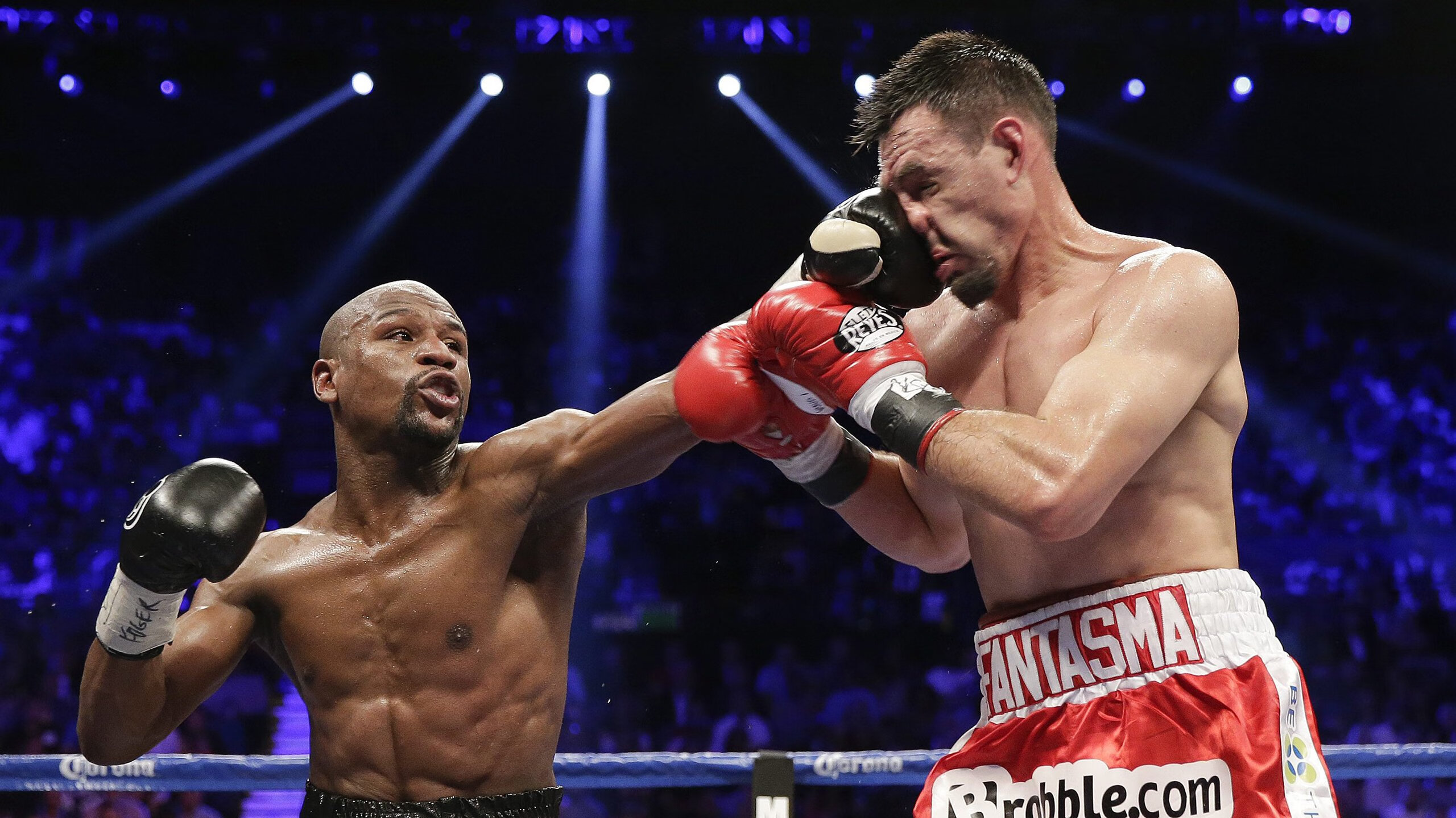 张伟丽成功卫冕金腰带，UFC赛场再次闪耀，张伟丽在ufc打了几场比赛才挑战冠军