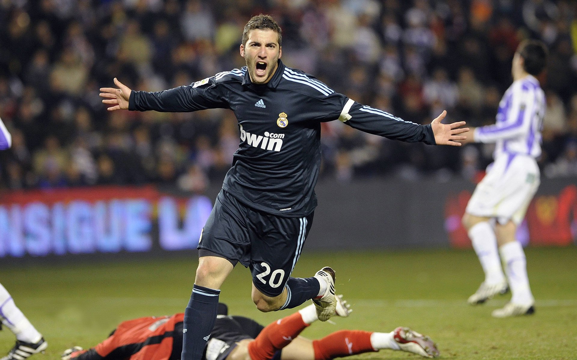 马赛防守端表现提升，马赛球员版