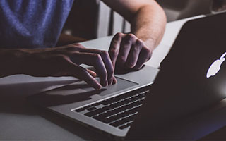 kering.com-AC米兰强势登顶 意甲竞争白热化，ac米兰意甲战绩